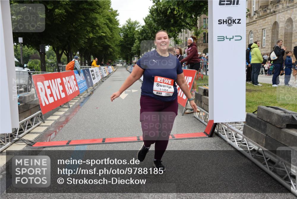 14.06.2026 - REWE Women's Run Strokosch-Dieckow http://msf.ph/oto/9788185 14.06.2026 10:30:45 Ziel 11464 meine-sportfotos.de