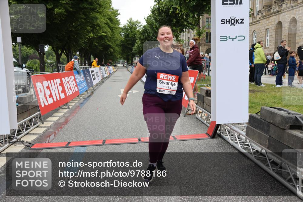 14.06.2026 - REWE Women's Run Strokosch-Dieckow http://msf.ph/oto/9788186 14.06.2026 10:30:45 Ziel 11464 meine-sportfotos.de