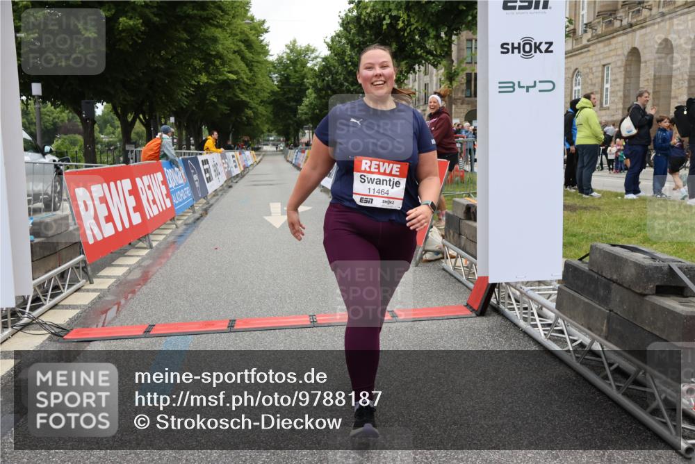 14.06.2026 - REWE Women's Run Strokosch-Dieckow http://msf.ph/oto/9788187 14.06.2026 10:30:45 Ziel 11464 meine-sportfotos.de