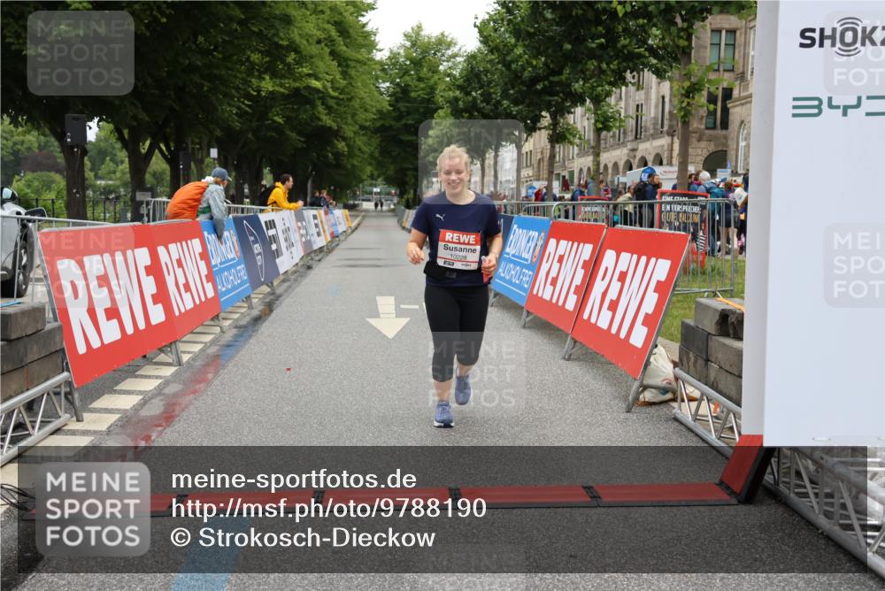 14.06.2026 - REWE Women's Run Strokosch-Dieckow http://msf.ph/oto/9788190 14.06.2026 10:31:51 Ziel 10228 meine-sportfotos.de