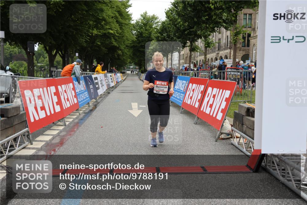 14.06.2026 - REWE Women's Run Strokosch-Dieckow http://msf.ph/oto/9788191 14.06.2026 10:31:51 Ziel 10228 meine-sportfotos.de