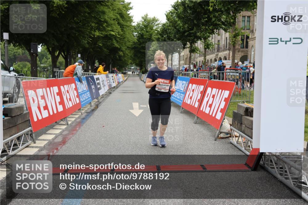14.06.2026 - REWE Women's Run Strokosch-Dieckow http://msf.ph/oto/9788192 14.06.2026 10:31:51 Ziel 10228 meine-sportfotos.de