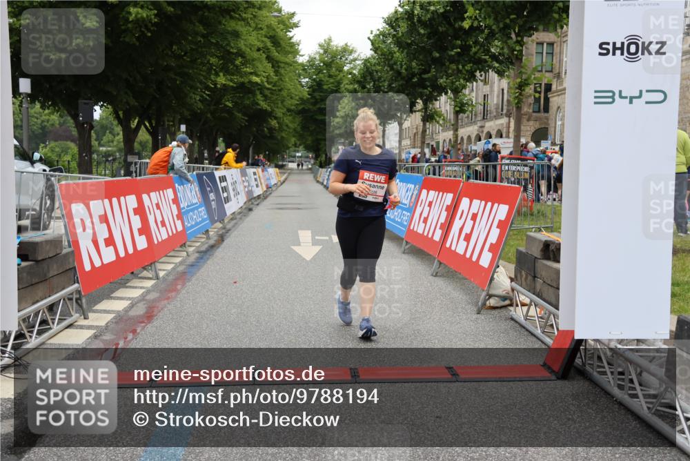 14.06.2026 - REWE Women's Run Strokosch-Dieckow http://msf.ph/oto/9788194 14.06.2026 10:31:51 Ziel 10228 meine-sportfotos.de
