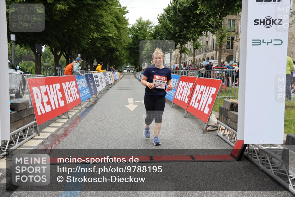 14.06.2026 - REWE Women's Run Strokosch-Dieckow http://msf.ph/oto/9788195 14.06.2026 10:31:52 Ziel 10228 meine-sportfotos.de