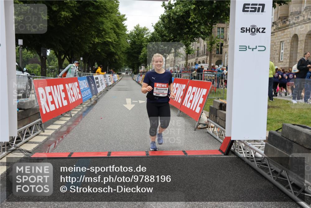 14.06.2026 - REWE Women's Run Strokosch-Dieckow http://msf.ph/oto/9788196 14.06.2026 10:31:52 Ziel 10228 meine-sportfotos.de