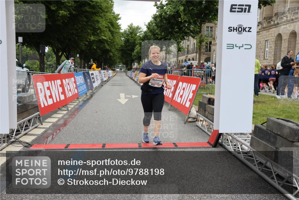 14.06.2026 - REWE Women's Run Strokosch-Dieckow http://msf.ph/oto/9788198 14.06.2026 10:31:52 Ziel 10228 meine-sportfotos.de