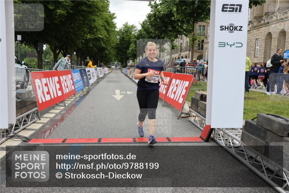 14.06.2026 - REWE Women's Run Strokosch-Dieckow http://msf.ph/oto/9788199 14.06.2026 10:31:52 Ziel 10228 meine-sportfotos.de