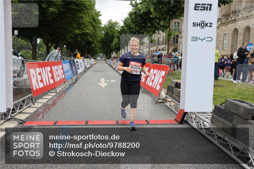 14.06.2026 - REWE Women's Run Strokosch-Dieckow http://msf.ph/oto/9788200 14.06.2026 10:31:52 Ziel 10228 meine-sportfotos.de