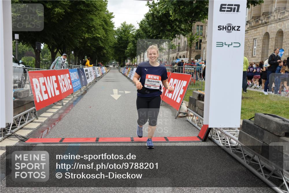 14.06.2026 - REWE Women's Run Strokosch-Dieckow http://msf.ph/oto/9788201 14.06.2026 10:31:52 Ziel 10228 meine-sportfotos.de