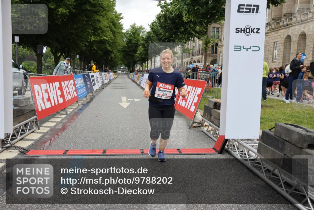 14.06.2026 - REWE Women's Run Strokosch-Dieckow http://msf.ph/oto/9788202 14.06.2026 10:31:52 Ziel 10228 meine-sportfotos.de