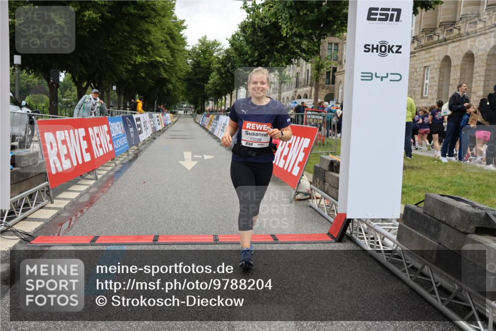 14.06.2026 - REWE Women's Run Strokosch-Dieckow http://msf.ph/oto/9788204 14.06.2026 10:31:53 Ziel 10228 meine-sportfotos.de