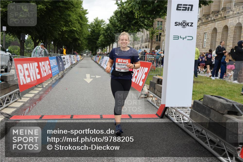 14.06.2026 - REWE Women's Run Strokosch-Dieckow http://msf.ph/oto/9788205 14.06.2026 10:31:53 Ziel 10228 meine-sportfotos.de