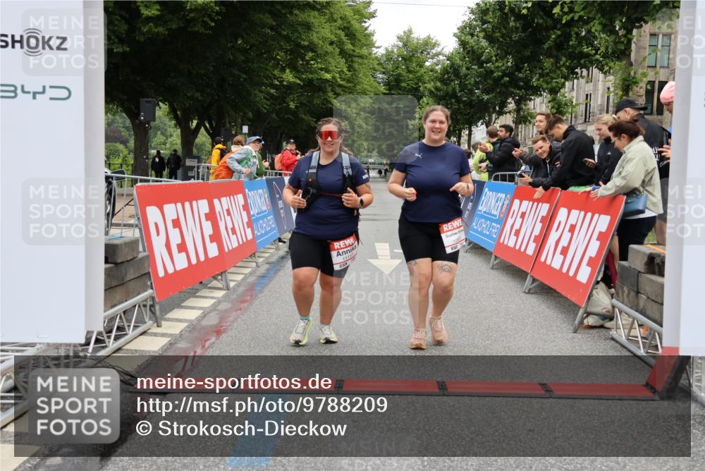 14.06.2026 - REWE Women's Run Strokosch-Dieckow http://msf.ph/oto/9788209 14.06.2026 10:33:19 Ziel 10873, 11117 meine-sportfotos.de