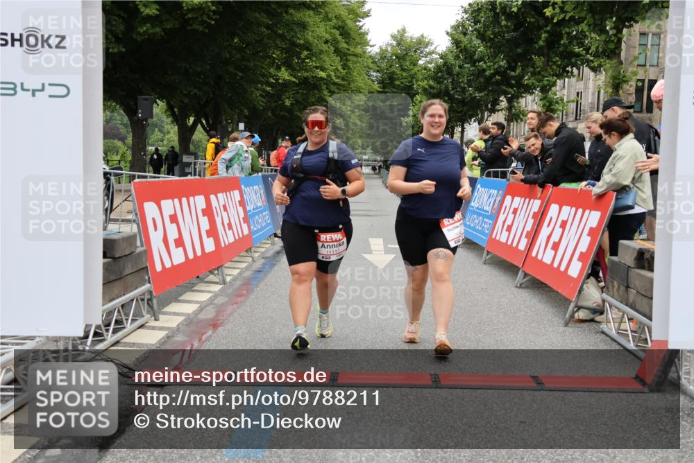 14.06.2026 - REWE Women's Run Strokosch-Dieckow http://msf.ph/oto/9788211 14.06.2026 10:33:20 Ziel 10873, 11117 meine-sportfotos.de
