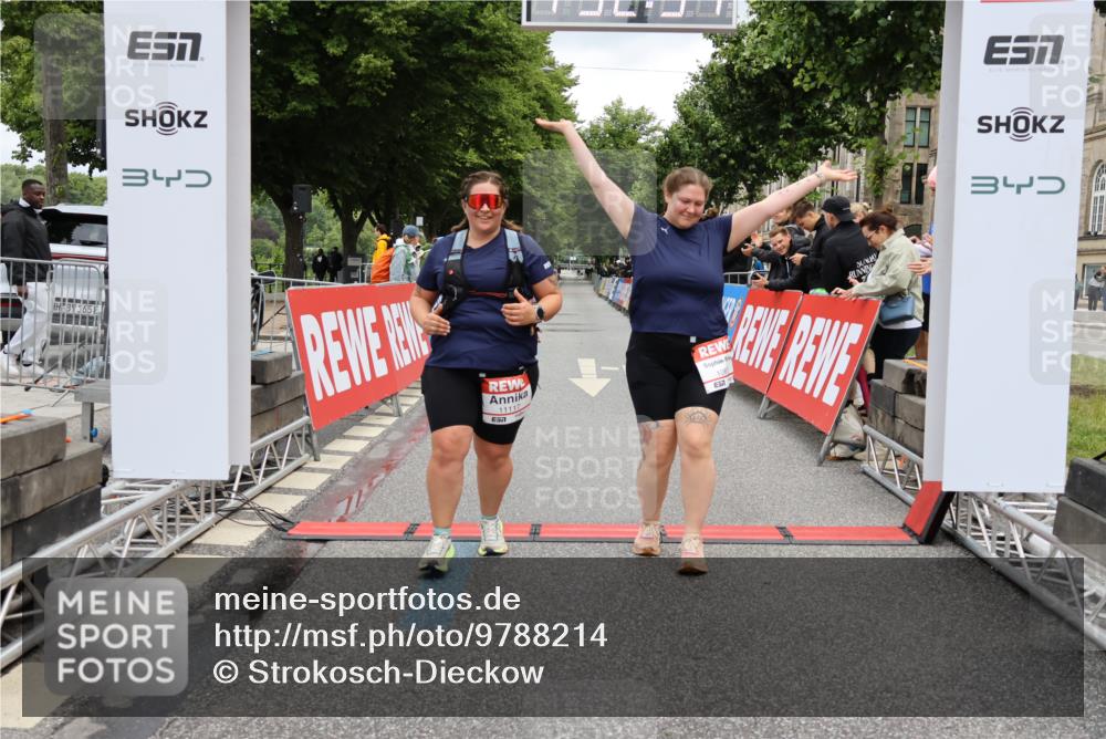 14.06.2026 - REWE Women's Run Strokosch-Dieckow http://msf.ph/oto/9788214 14.06.2026 10:33:20 Ziel 10873, 11117 meine-sportfotos.de