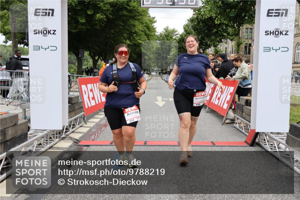 14.06.2026 - REWE Women's Run Strokosch-Dieckow http://msf.ph/oto/9788219 14.06.2026 10:33:21 Ziel 10873, 11117 meine-sportfotos.de