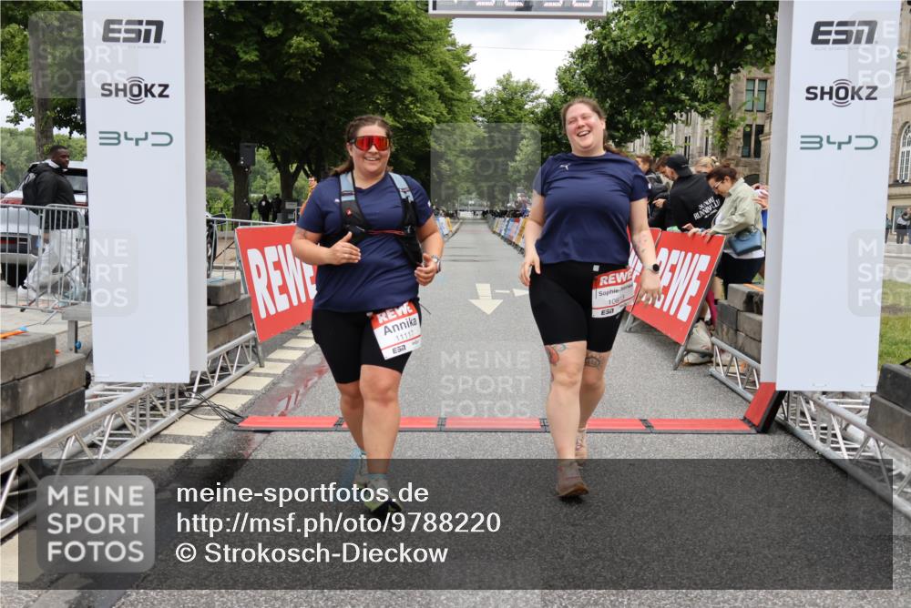 14.06.2026 - REWE Women's Run Strokosch-Dieckow http://msf.ph/oto/9788220 14.06.2026 10:33:21 Ziel 10873, 11117 meine-sportfotos.de