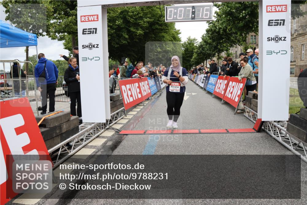 14.06.2026 - REWE Women's Run Strokosch-Dieckow http://msf.ph/oto/9788231 14.06.2026 10:37:45 Ziel 10176 meine-sportfotos.de