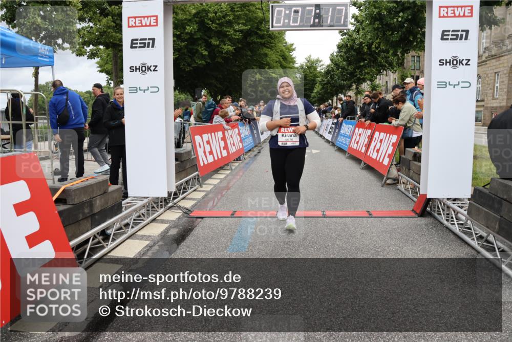 14.06.2026 - REWE Women's Run Strokosch-Dieckow http://msf.ph/oto/9788239 14.06.2026 10:37:46 Ziel 10176 meine-sportfotos.de