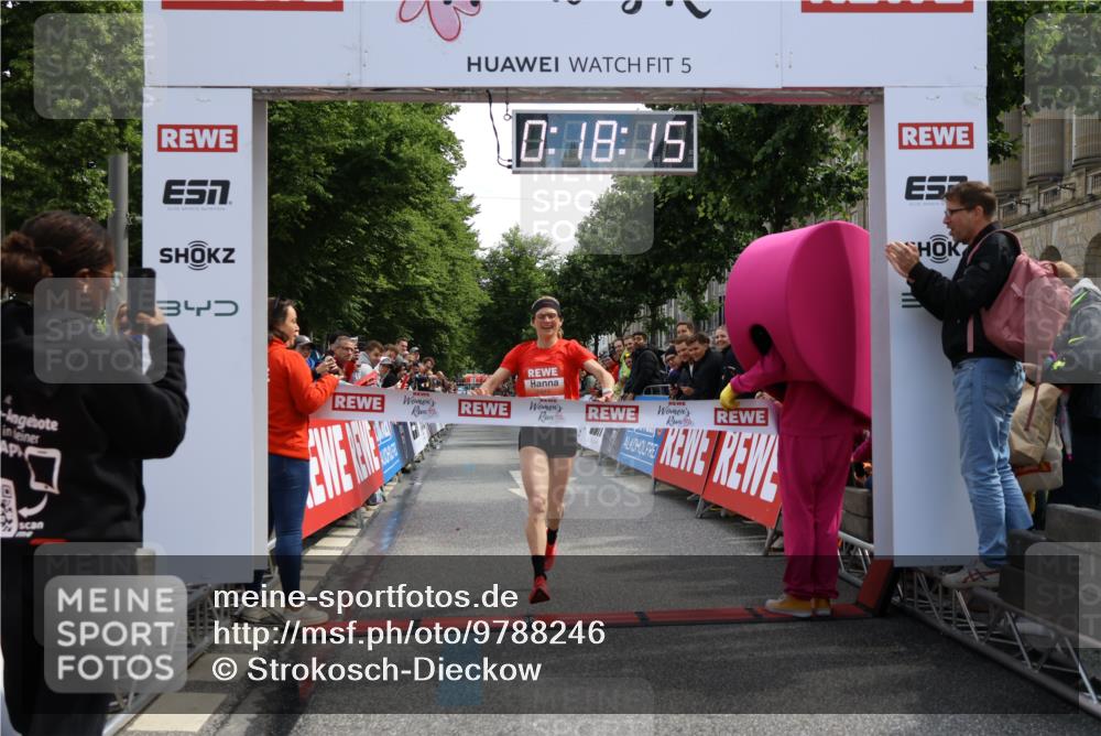 14.06.2026 - REWE Women's Run Strokosch-Dieckow http://msf.ph/oto/9788246 14.06.2026 10:48:43 Ziel 5910 meine-sportfotos.de