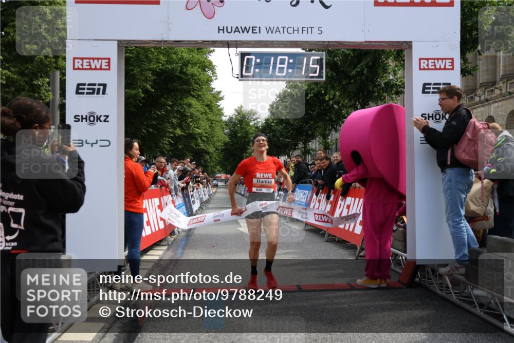 14.06.2026 - REWE Women's Run Strokosch-Dieckow http://msf.ph/oto/9788249 14.06.2026 10:48:43 Ziel 5910 meine-sportfotos.de