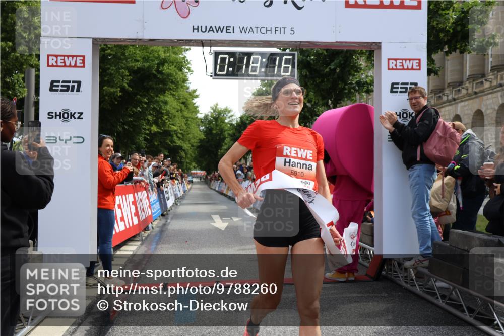 14.06.2026 - REWE Women's Run Strokosch-Dieckow http://msf.ph/oto/9788260 14.06.2026 10:48:44 Ziel 5910 meine-sportfotos.de