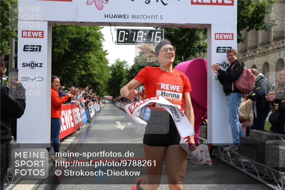 14.06.2026 - REWE Women's Run Strokosch-Dieckow http://msf.ph/oto/9788261 14.06.2026 10:48:44 Ziel 5910 meine-sportfotos.de