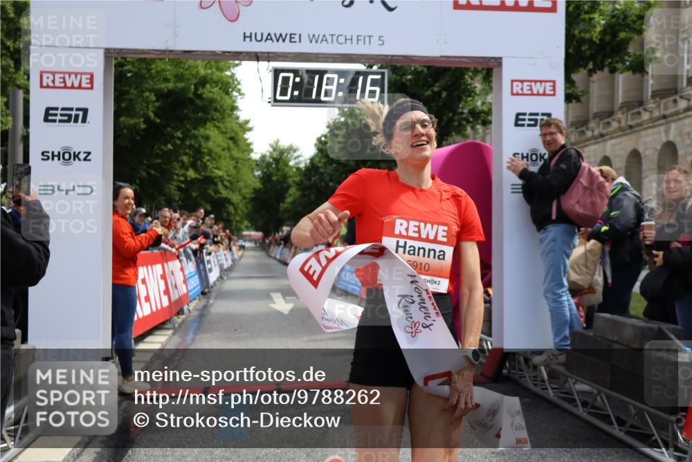 14.06.2026 - REWE Women's Run Strokosch-Dieckow http://msf.ph/oto/9788262 14.06.2026 10:48:44 Ziel 5910 meine-sportfotos.de