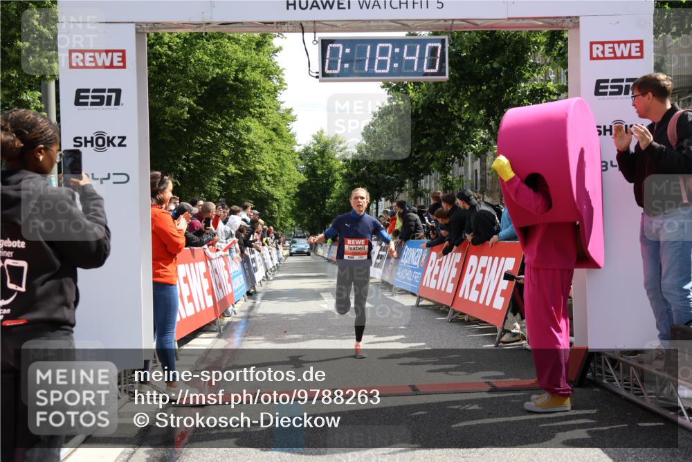 14.06.2026 - REWE Women's Run Strokosch-Dieckow http://msf.ph/oto/9788263 14.06.2026 10:49:08 Ziel 5737, 5906 meine-sportfotos.de