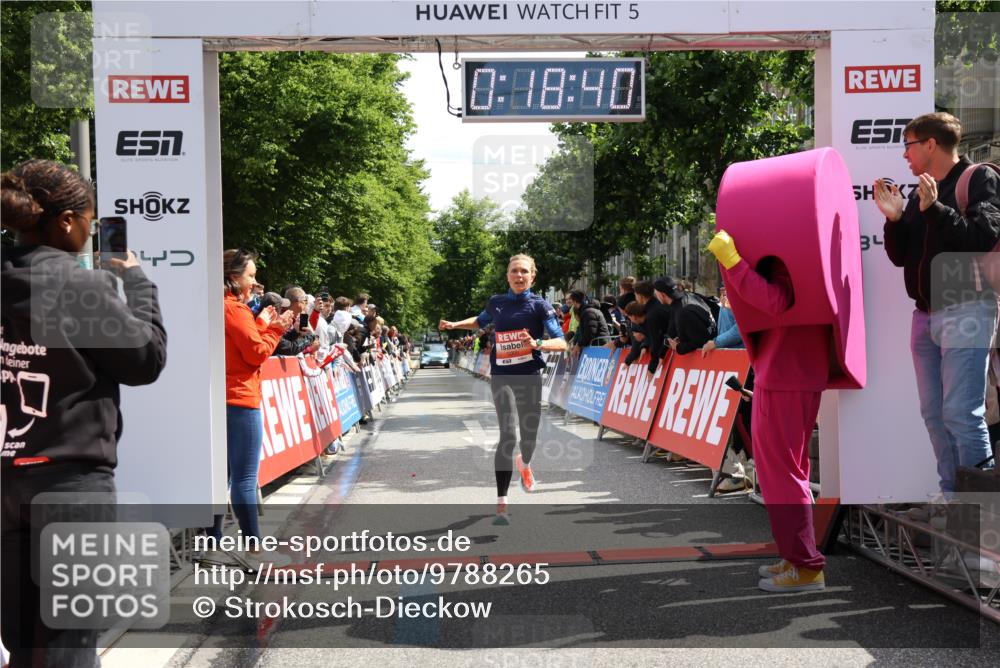 14.06.2026 - REWE Women's Run Strokosch-Dieckow http://msf.ph/oto/9788265 14.06.2026 10:49:09 Ziel 5737, 5906 meine-sportfotos.de