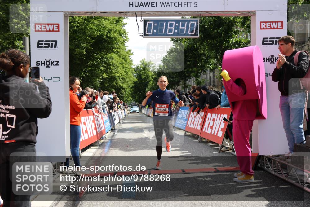 14.06.2026 - REWE Women's Run Strokosch-Dieckow http://msf.ph/oto/9788268 14.06.2026 10:49:09 Ziel 5737, 5906 meine-sportfotos.de