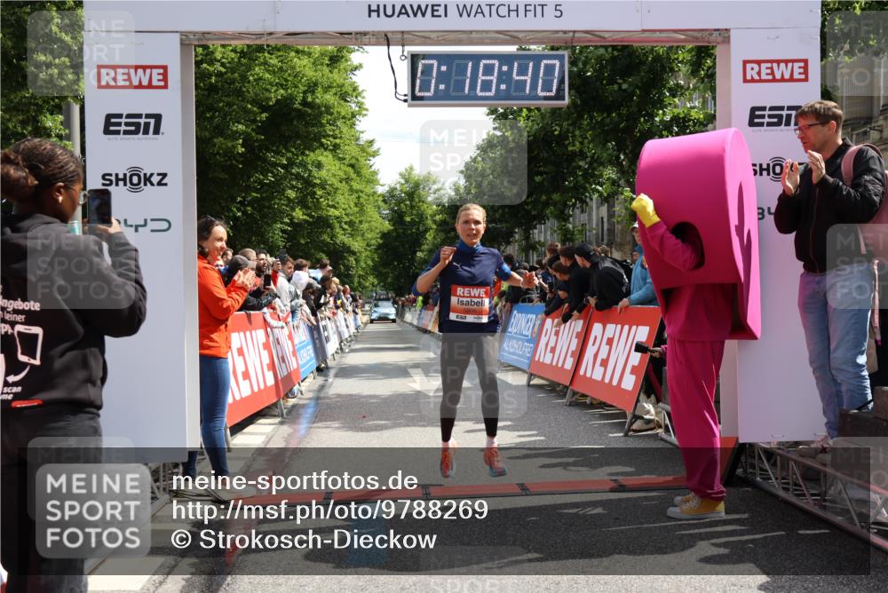14.06.2026 - REWE Women's Run Strokosch-Dieckow http://msf.ph/oto/9788269 14.06.2026 10:49:09 Ziel 5737, 5906 meine-sportfotos.de