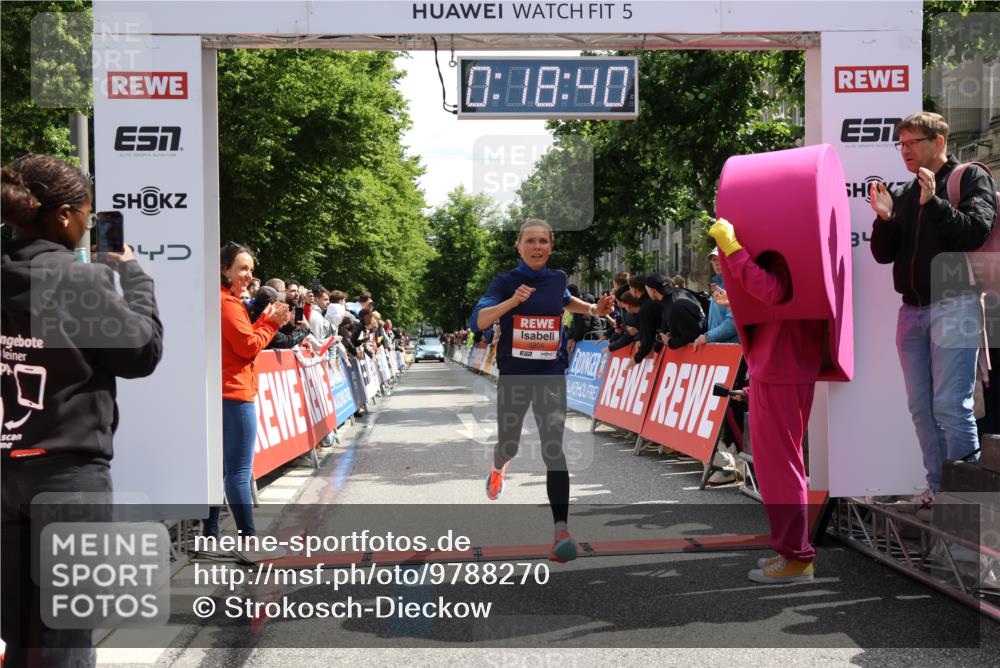 14.06.2026 - REWE Women's Run Strokosch-Dieckow http://msf.ph/oto/9788270 14.06.2026 10:49:09 Ziel 5737, 5906 meine-sportfotos.de