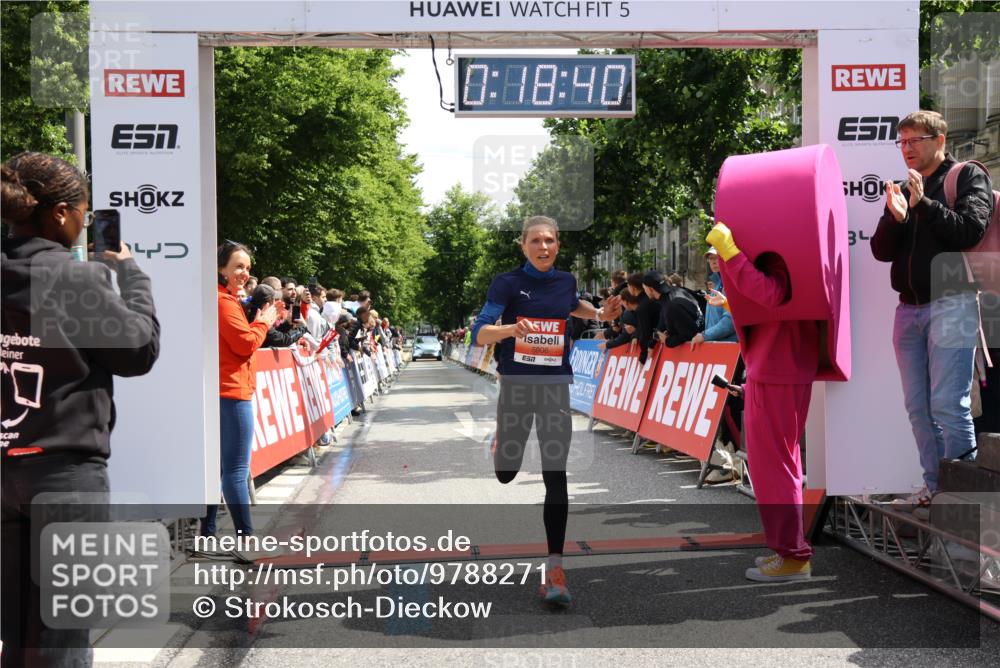 14.06.2026 - REWE Women's Run Strokosch-Dieckow http://msf.ph/oto/9788271 14.06.2026 10:49:09 Ziel 5737, 5906 meine-sportfotos.de