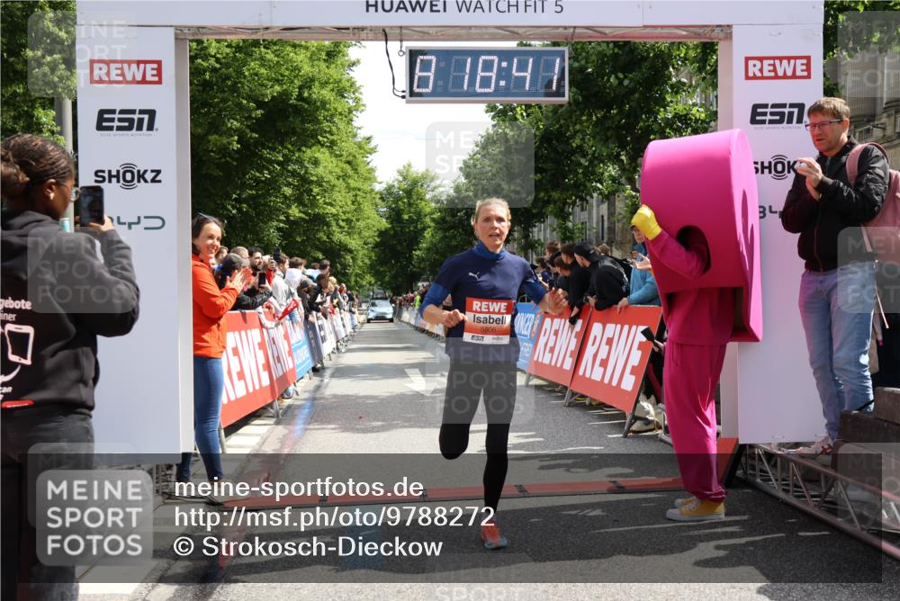 14.06.2026 - REWE Women's Run Strokosch-Dieckow http://msf.ph/oto/9788272 14.06.2026 10:49:09 Ziel 5737, 5906 meine-sportfotos.de