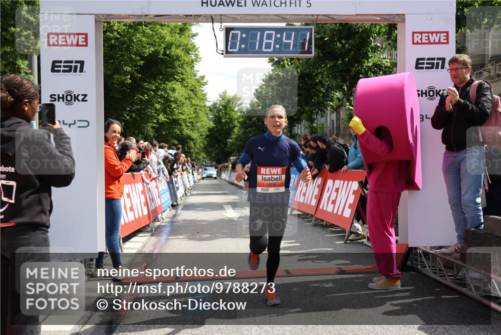 14.06.2026 - REWE Women's Run Strokosch-Dieckow http://msf.ph/oto/9788273 14.06.2026 10:49:09 Ziel 5737, 5906 meine-sportfotos.de