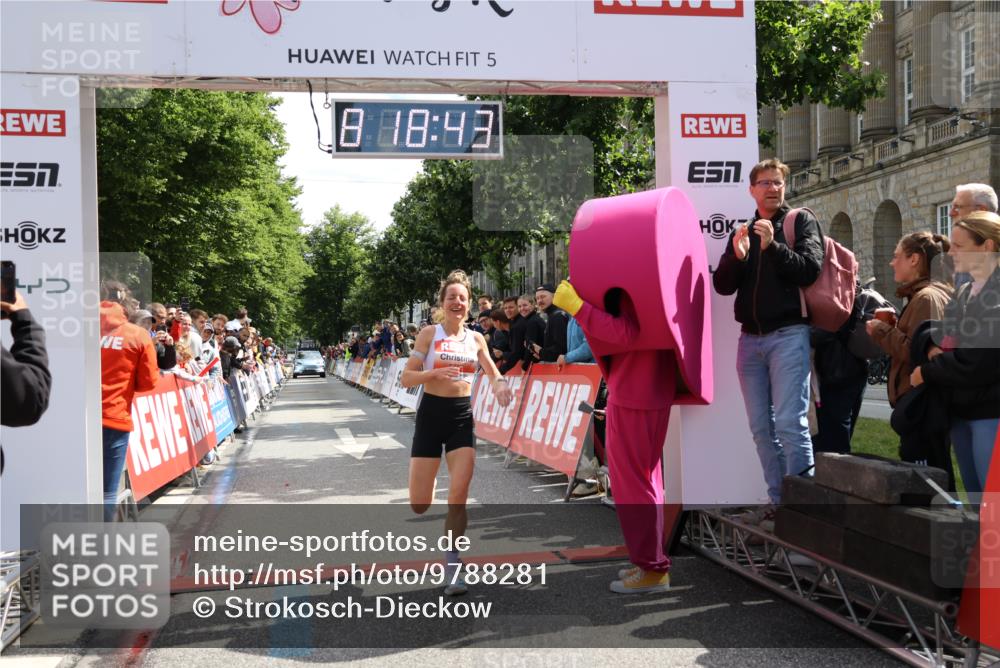 14.06.2026 - REWE Women's Run Strokosch-Dieckow http://msf.ph/oto/9788281 14.06.2026 10:49:12 Ziel 5737, 5906 meine-sportfotos.de