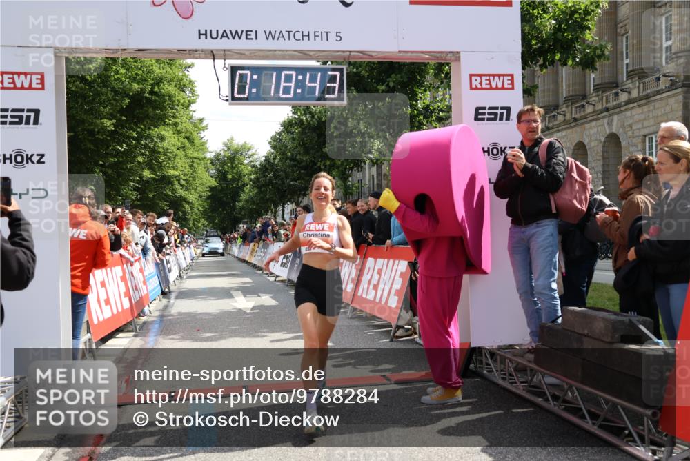 14.06.2026 - REWE Women's Run Strokosch-Dieckow http://msf.ph/oto/9788284 14.06.2026 10:49:12 Ziel 5737, 5906 meine-sportfotos.de