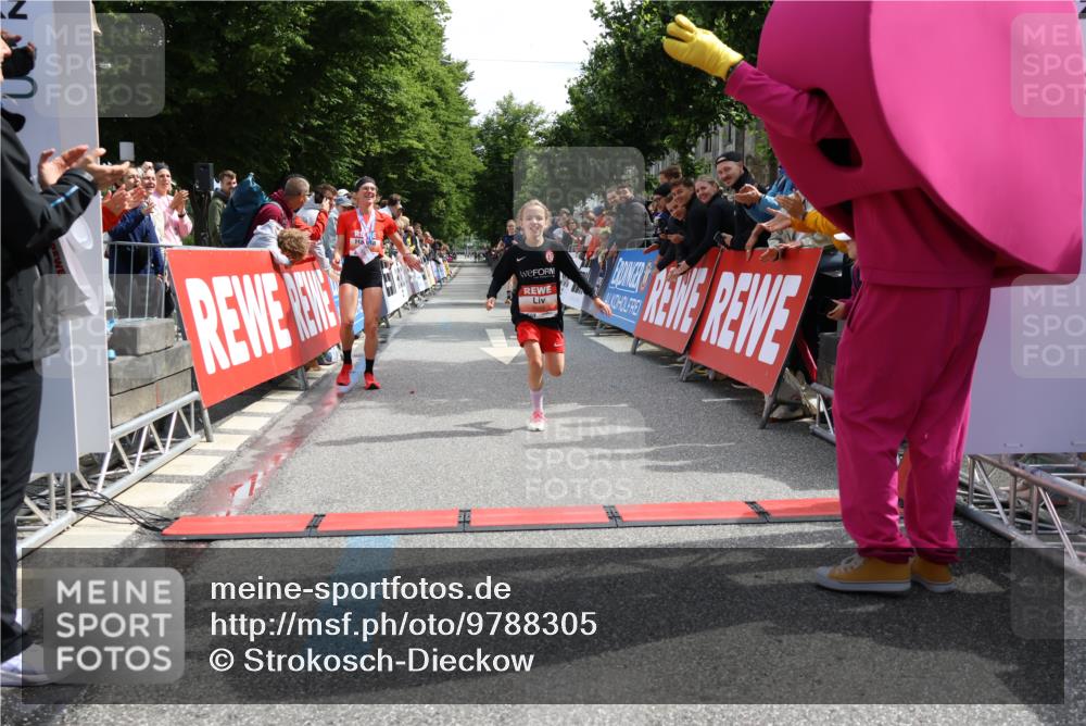 14.06.2026 - REWE Women's Run Strokosch-Dieckow http://msf.ph/oto/9788305 14.06.2026 10:50:12 Ziel 5504, 6063 meine-sportfotos.de