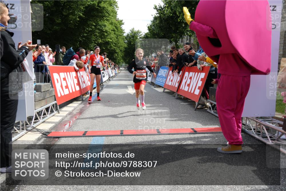 14.06.2026 - REWE Women's Run Strokosch-Dieckow http://msf.ph/oto/9788307 14.06.2026 10:50:13 Ziel 5504, 6063 meine-sportfotos.de