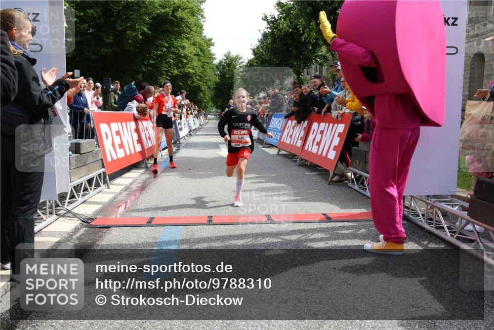 14.06.2026 - REWE Women's Run Strokosch-Dieckow http://msf.ph/oto/9788310 14.06.2026 10:50:13 Ziel 5504, 6063 meine-sportfotos.de