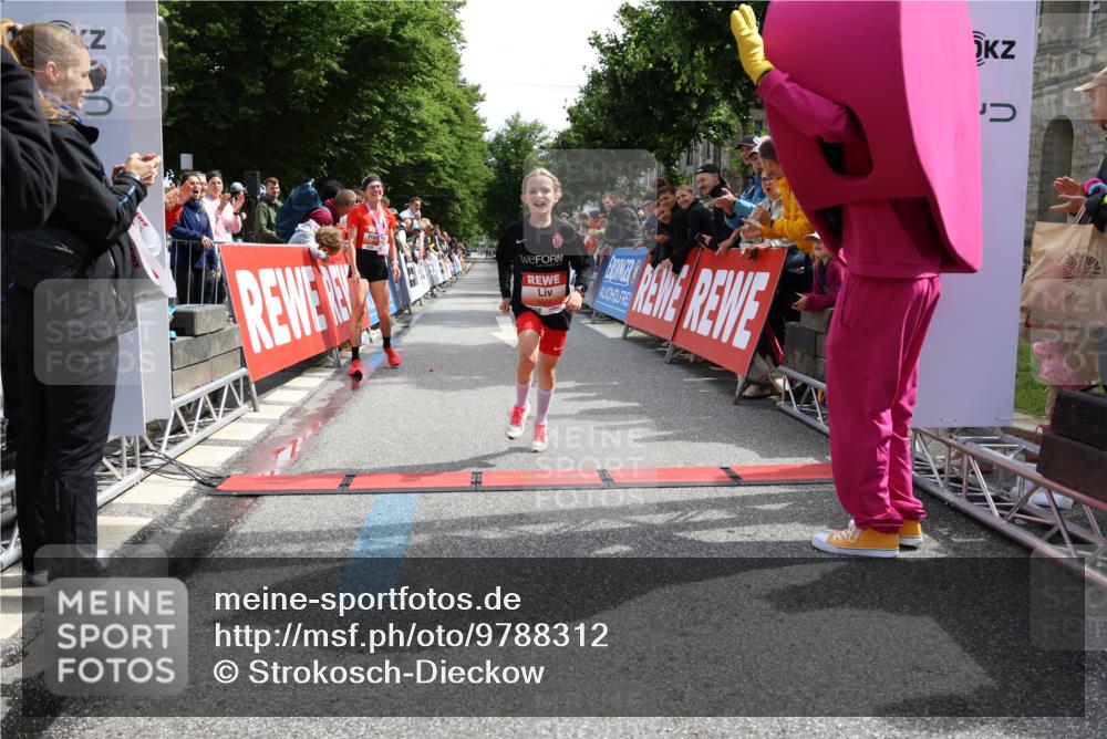 14.06.2026 - REWE Women's Run Strokosch-Dieckow http://msf.ph/oto/9788312 14.06.2026 10:50:13 Ziel 5504, 6063 meine-sportfotos.de