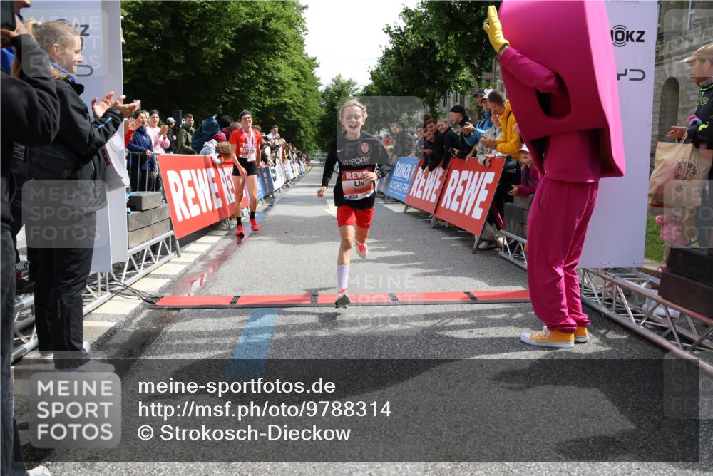 14.06.2026 - REWE Women's Run Strokosch-Dieckow http://msf.ph/oto/9788314 14.06.2026 10:50:13 Ziel 5504, 6063 meine-sportfotos.de