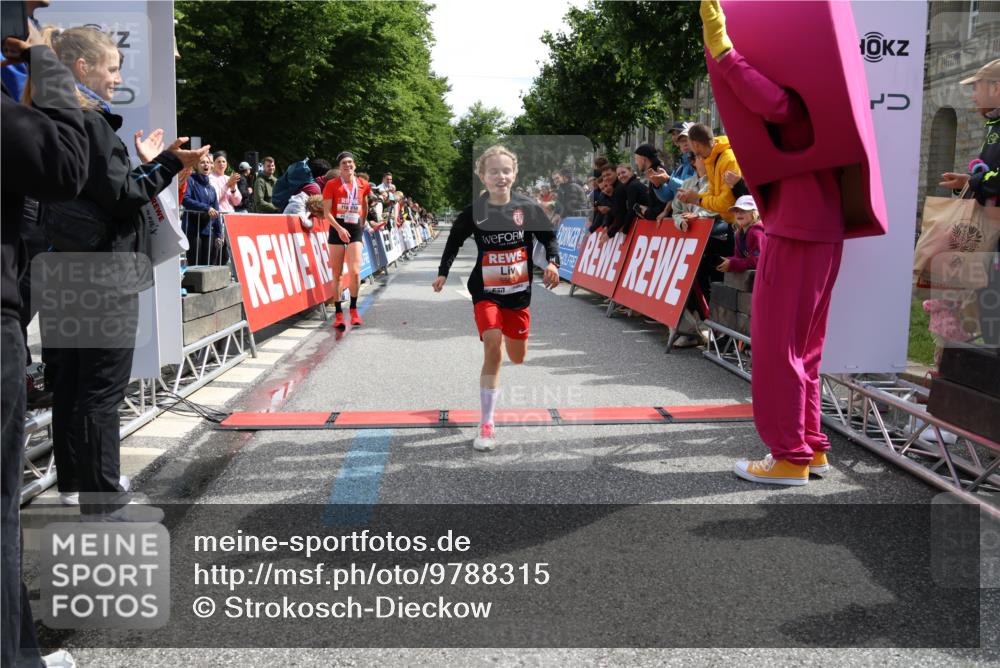 14.06.2026 - REWE Women's Run Strokosch-Dieckow http://msf.ph/oto/9788315 14.06.2026 10:50:13 Ziel 5504, 6063 meine-sportfotos.de
