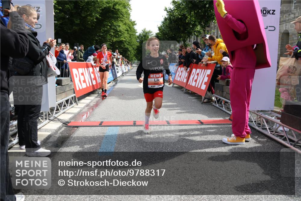14.06.2026 - REWE Women's Run Strokosch-Dieckow http://msf.ph/oto/9788317 14.06.2026 10:50:13 Ziel 5504, 6063 meine-sportfotos.de