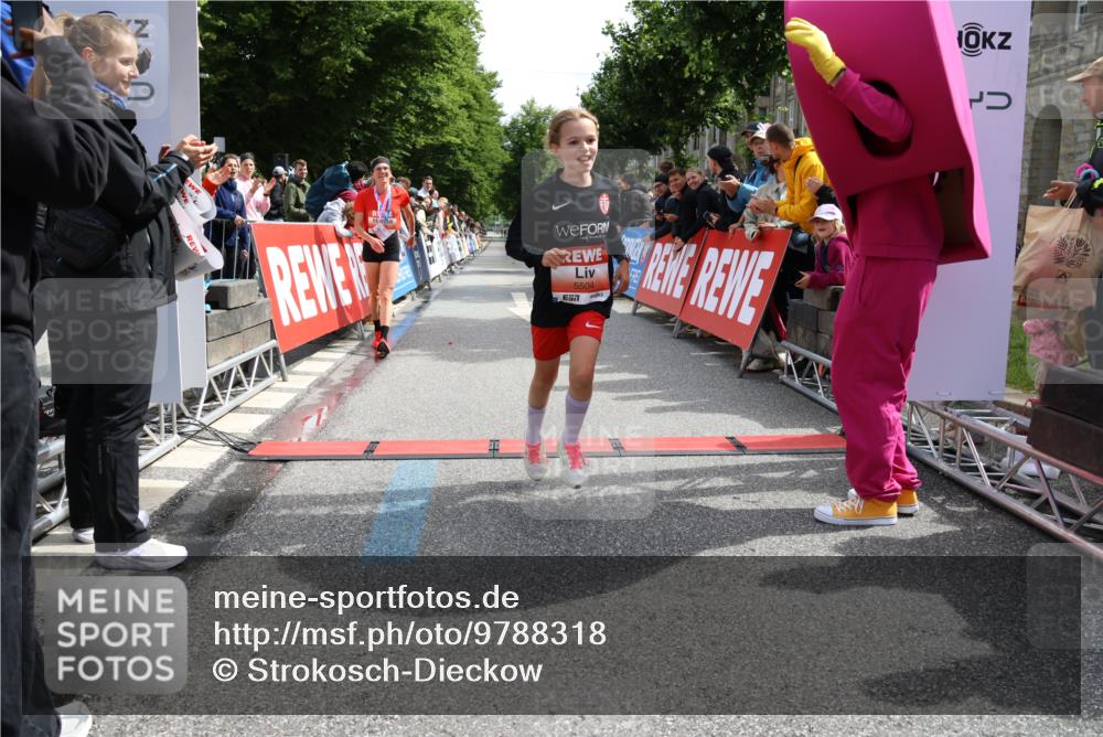 14.06.2026 - REWE Women's Run Strokosch-Dieckow http://msf.ph/oto/9788318 14.06.2026 10:50:13 Ziel 5504, 6063 meine-sportfotos.de