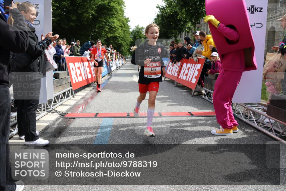 14.06.2026 - REWE Women's Run Strokosch-Dieckow http://msf.ph/oto/9788319 14.06.2026 10:50:13 Ziel 5504, 6063 meine-sportfotos.de
