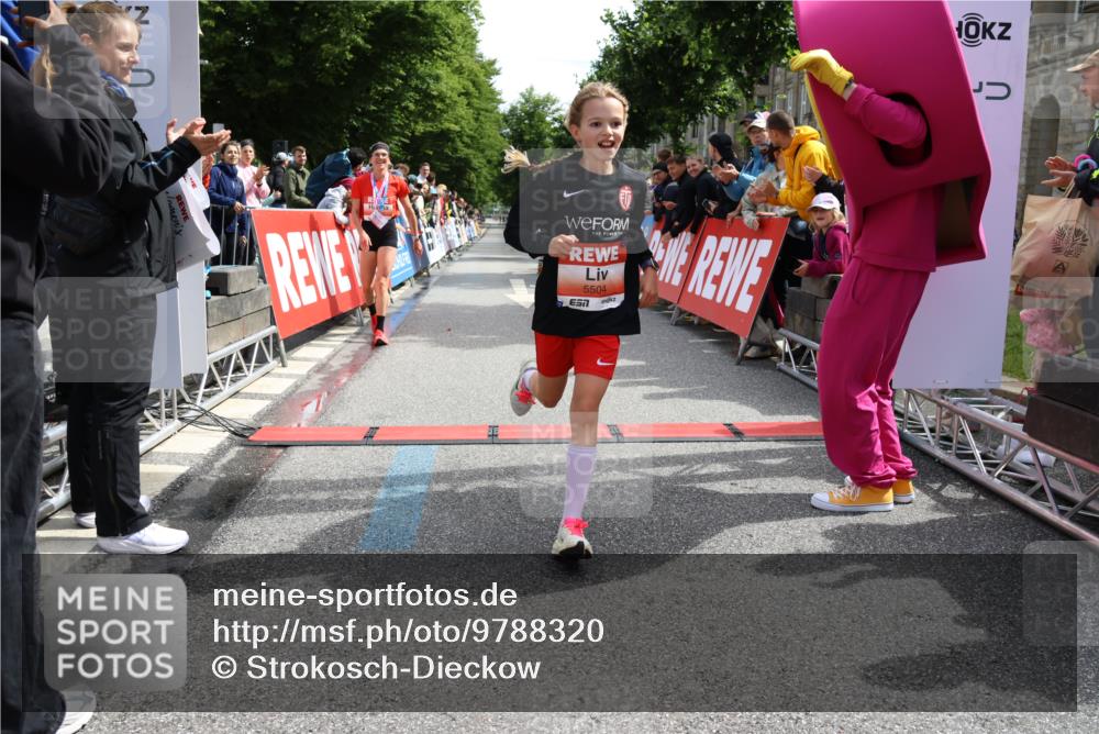 14.06.2026 - REWE Women's Run Strokosch-Dieckow http://msf.ph/oto/9788320 14.06.2026 10:50:13 Ziel 5504, 6063 meine-sportfotos.de