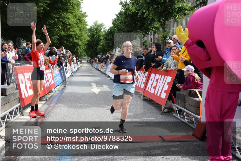 14.06.2026 - REWE Women's Run Strokosch-Dieckow http://msf.ph/oto/9788325 14.06.2026 10:50:16 Ziel 5504, 6063 meine-sportfotos.de