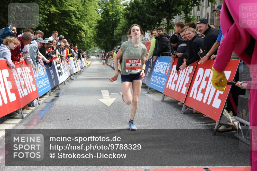 14.06.2026 - REWE Women's Run Strokosch-Dieckow http://msf.ph/oto/9788329 14.06.2026 10:50:39 Ziel 5024 meine-sportfotos.de